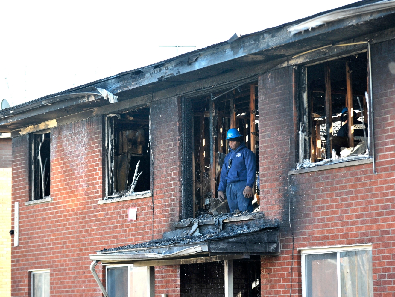 High winds cause damage, fan fire that kills 5 people in Detroit WICS