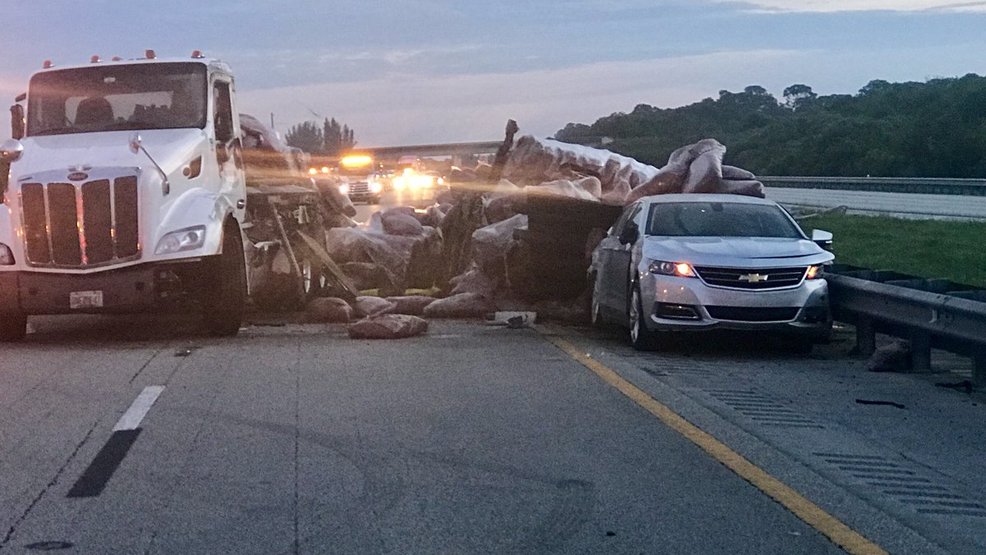 2 people in serious condition after rollover crash in Fort Pierce WTVX