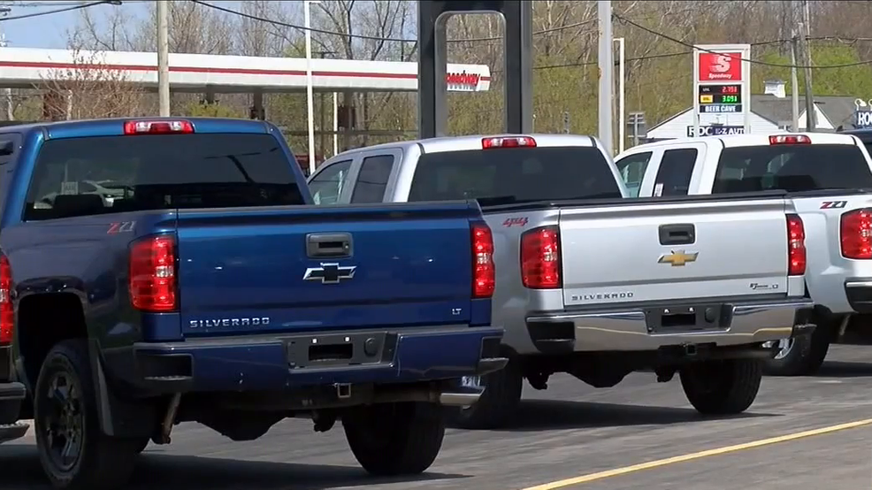 New car shortage leaves potential buyers with fewer