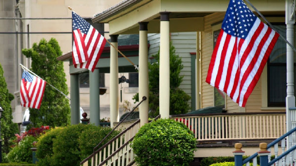How to display the American Flag WLUK