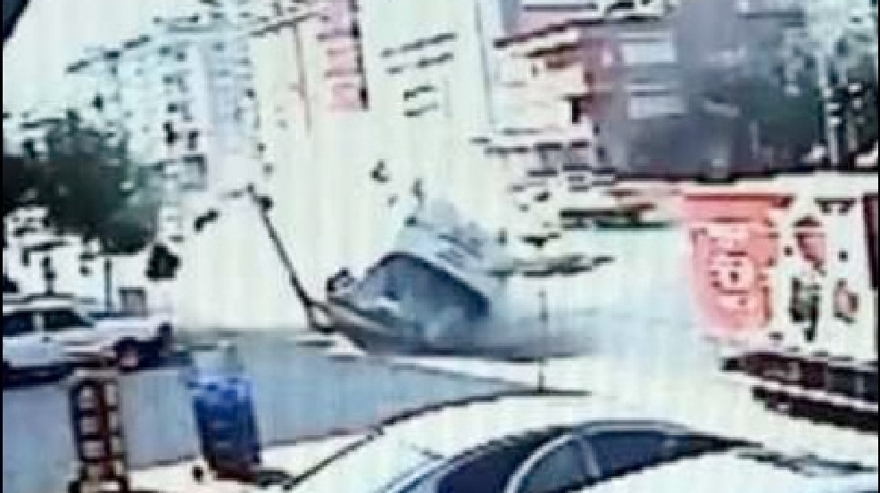 130401_bus_crash.jpg