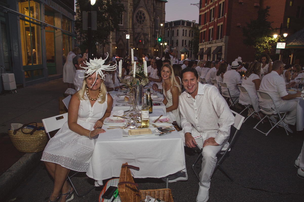 Photos Dîner en Blanc Rocks Woodburn Ave. Cincinnati Refined