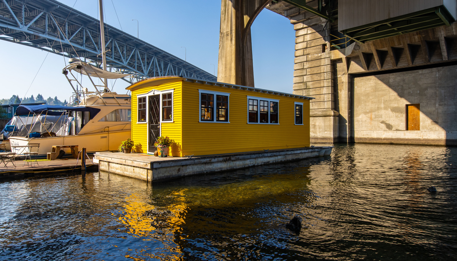Photos Lovely 'Limoncello' Lake Union houseboat lists for 259,000