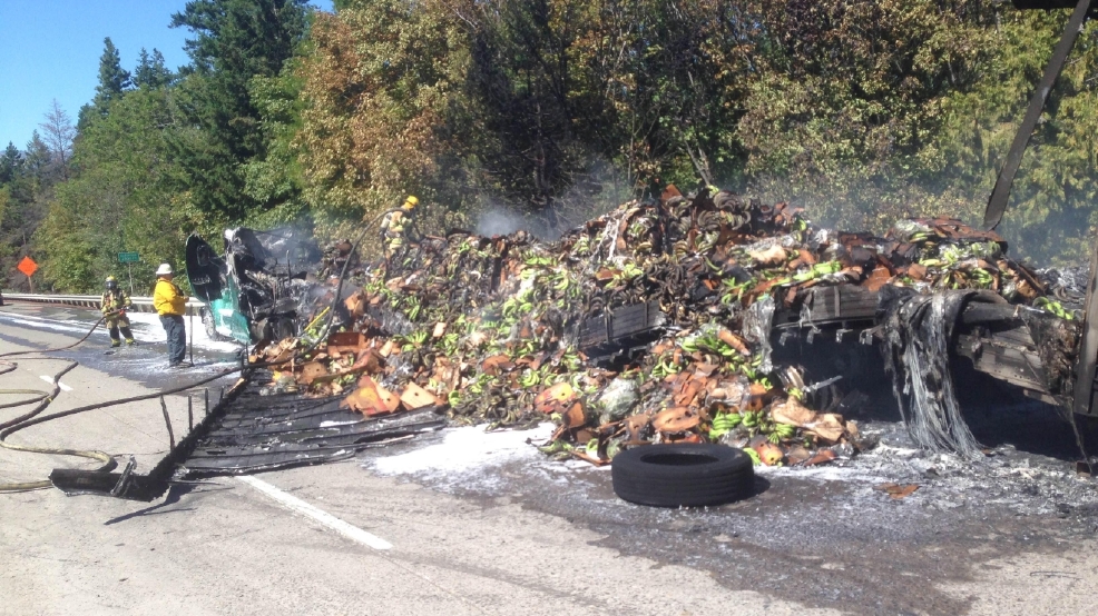 PHOTOS Bananas spill onto intertstate after semitruck crashes WJLA