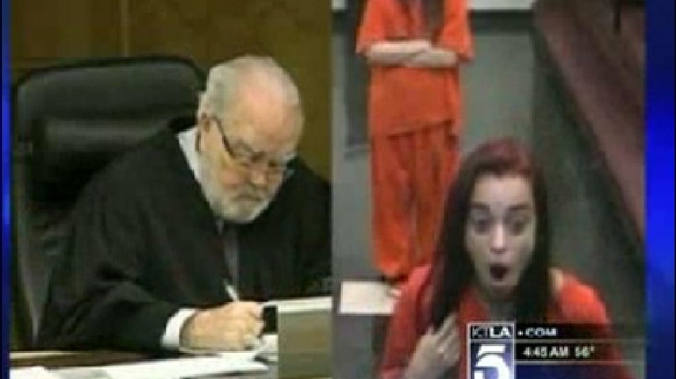 130205_judge_finger1.jpg