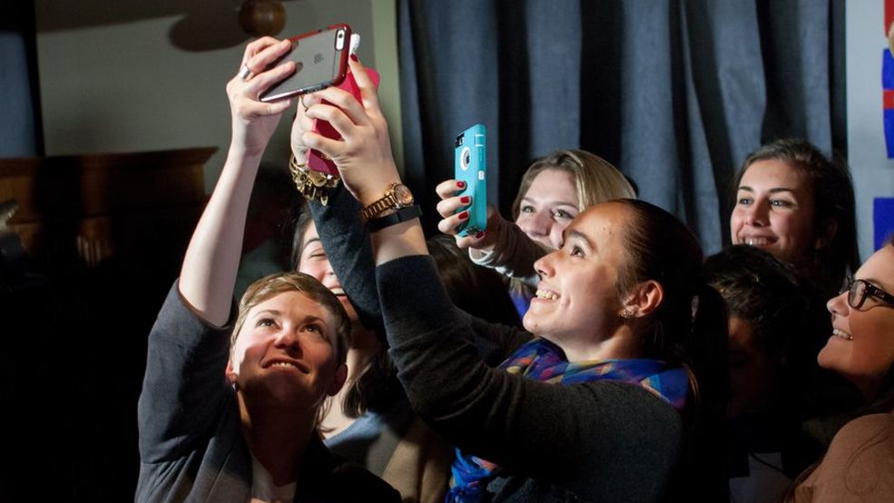 Millenials selfie obsessed (crop).jpg Millenials selfie obsessed (crop).jpg